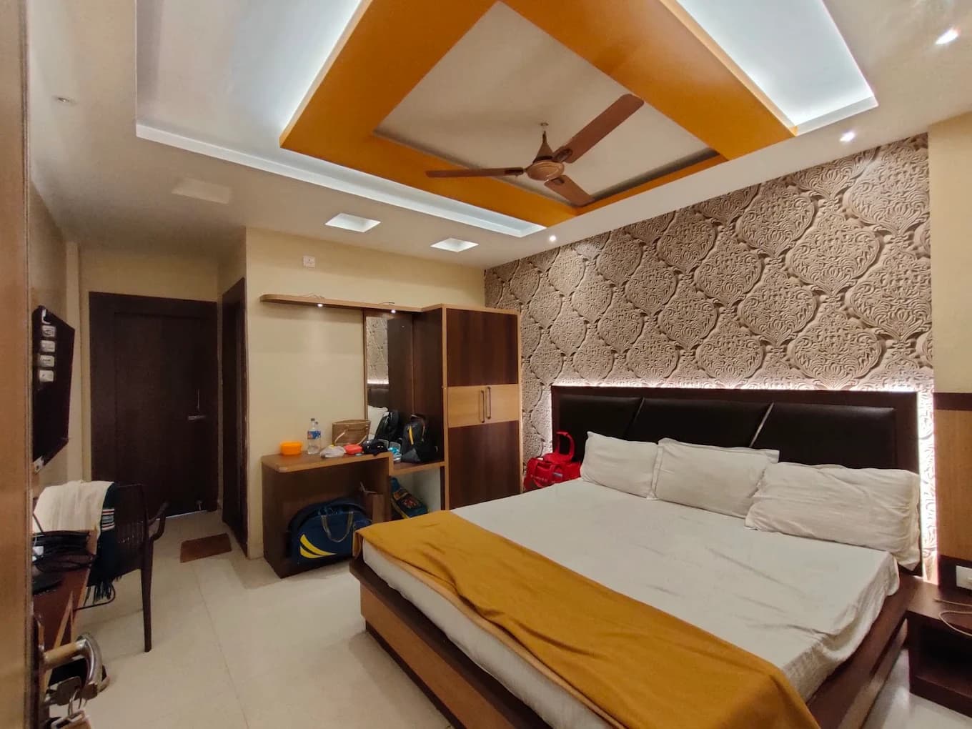 Four Bed Room at Shri Mahakal Bhakt Niwas Ujjain — pilgrim room booking near Mahakaleshwar Temple