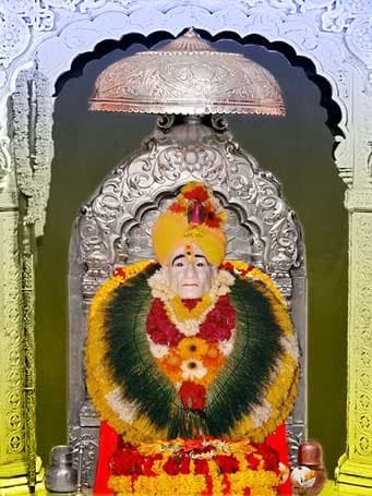 Devotional pilgrim stay near Mahakaleshwar Temple — Mahakal trust room booking guide